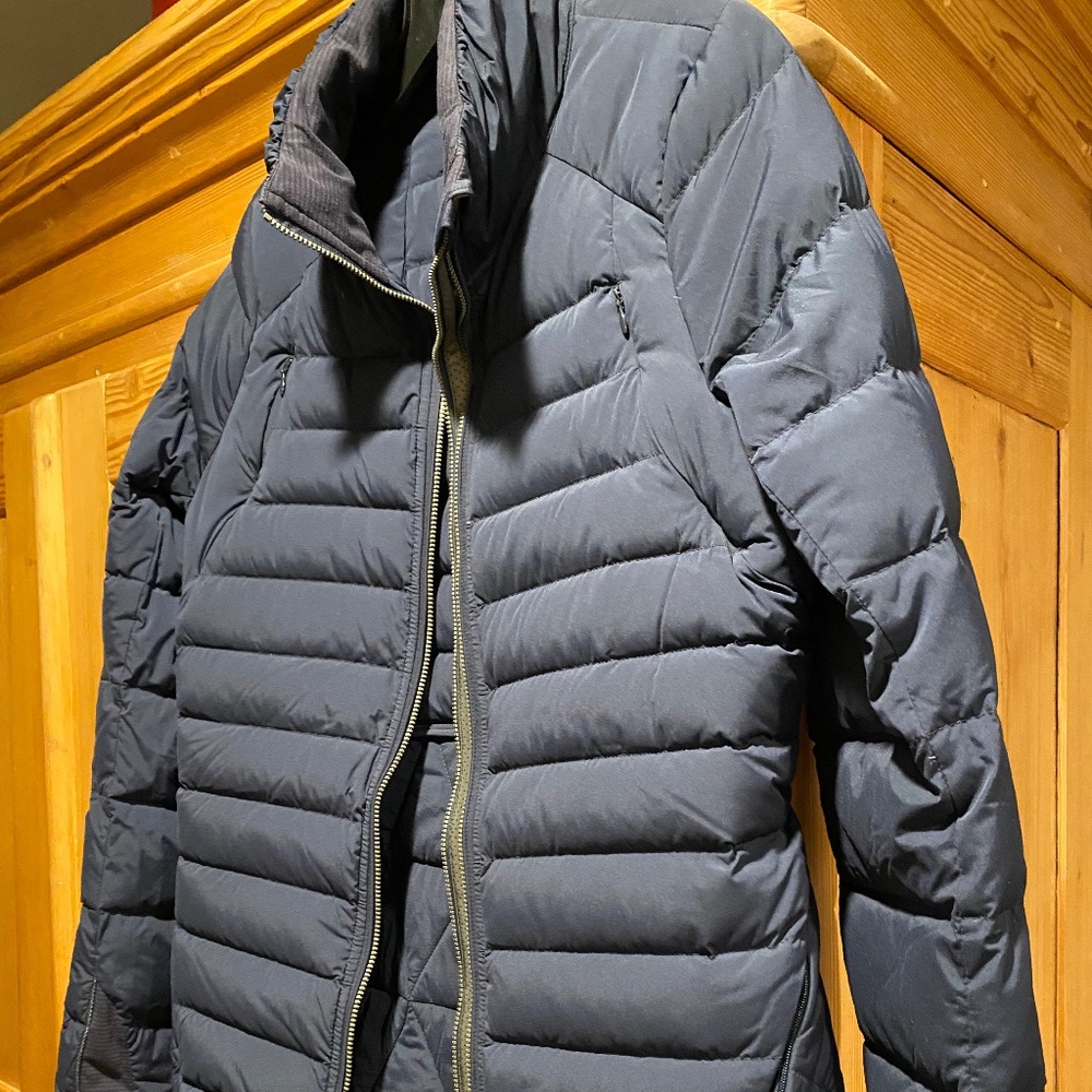 Lululemon slim puffer, sz 12, navy - LIKE NEW
